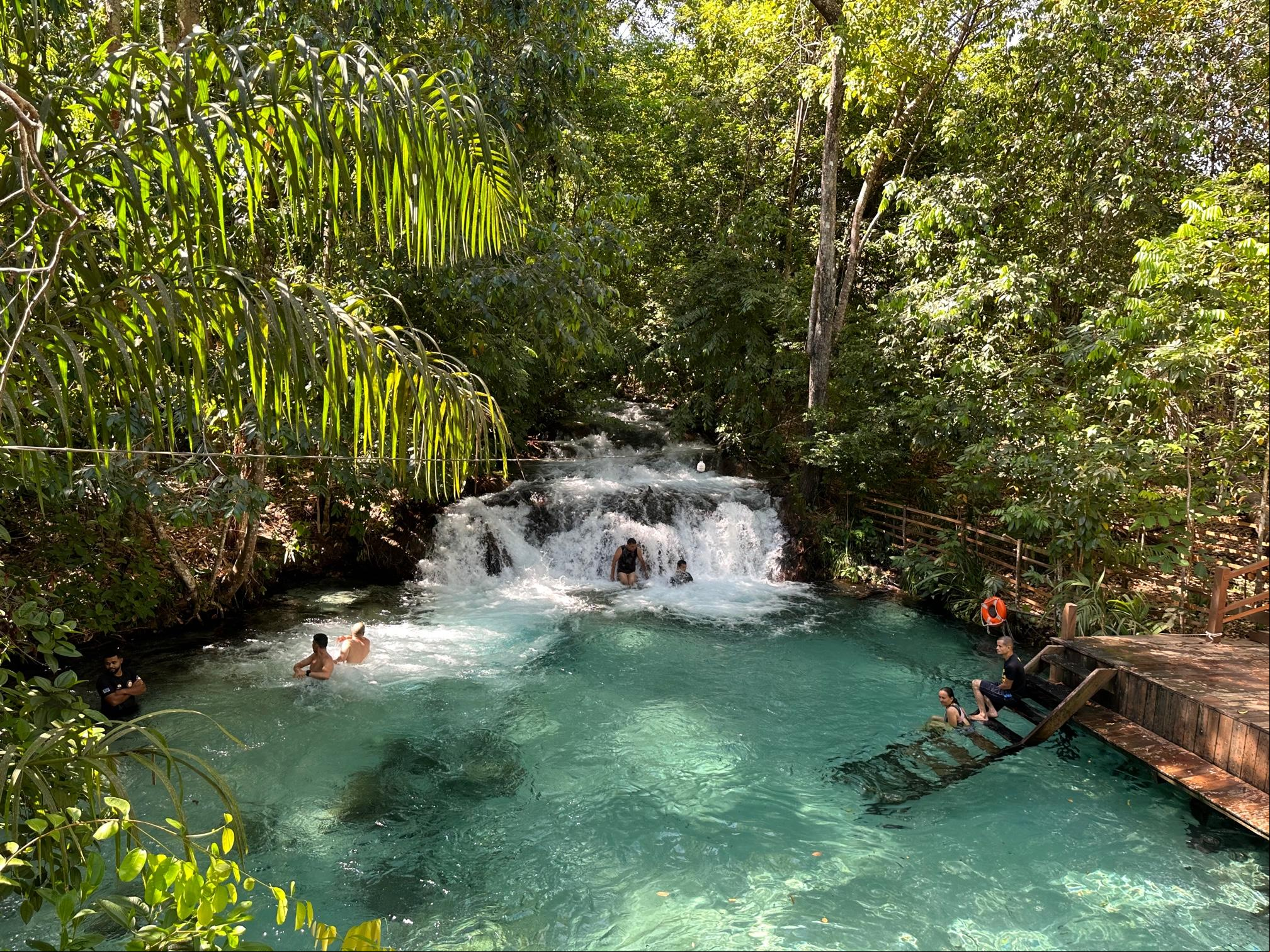 Cachoeira do Formiga, em Mateiros: de águas cristalinas e em tons verdes-esmeralda, um convite a um banho refrescante